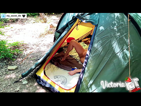 ❤️ Gefilmd op camera Gepassioneerd aftrekken Vreemdeling in een tent ☑ Anal video at us